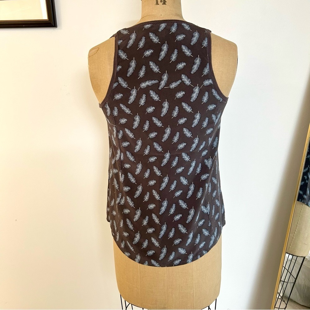 Joie Women’s Silk Dark Gray Brown Feather Print Tank Top Sz S - Picture 4 of 11